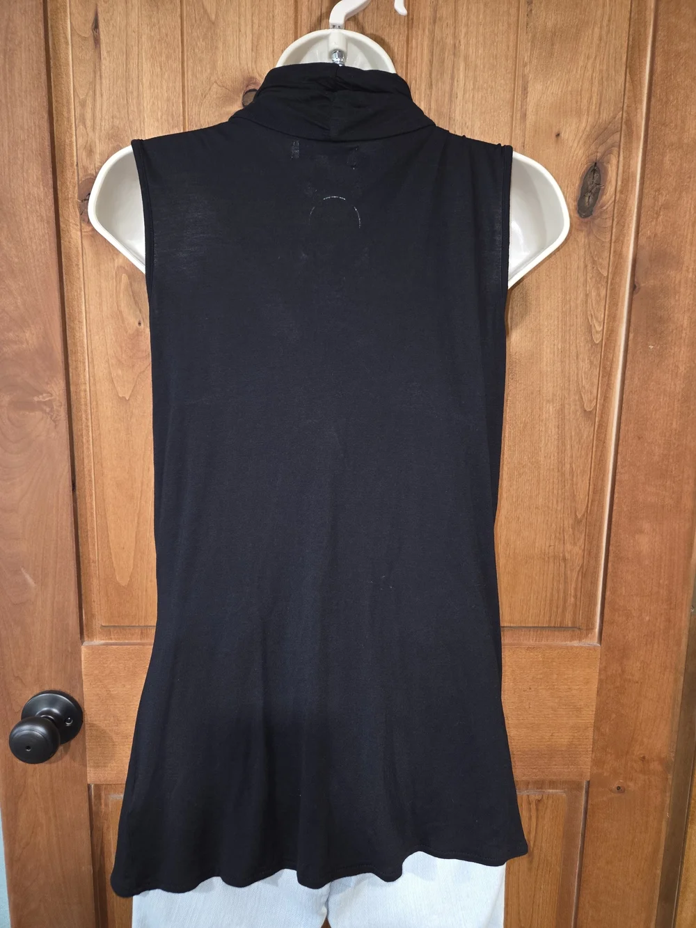 Jennifer Lopez chic sleeveless